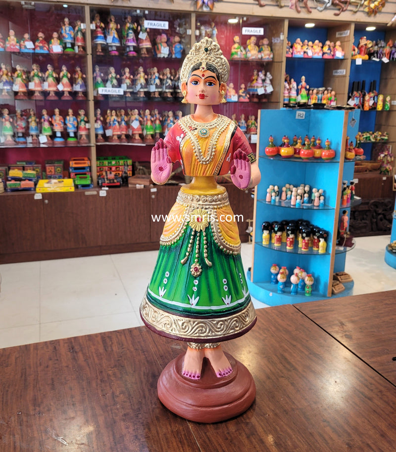 Tanjore dolls Thanjavur Thalayatti Bommai Dancing Rani Doll Golu doll ...