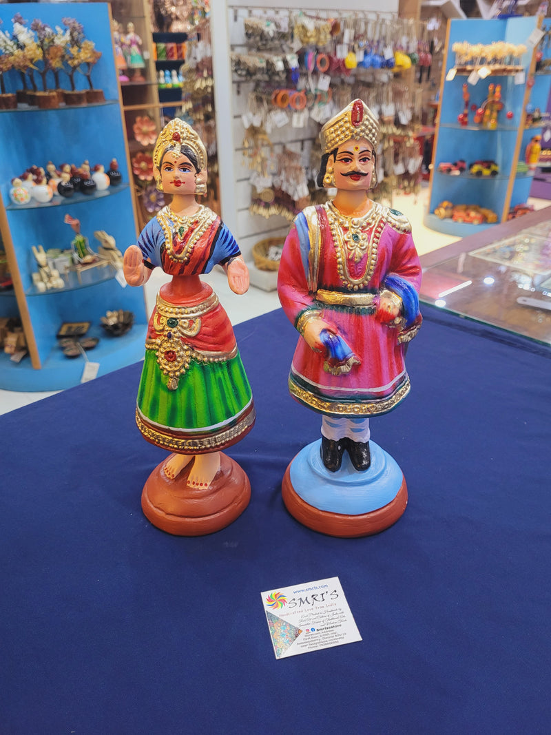 Thanjavur Dancing dolls Raja Rani dolls Thalayatti bommai bommalu bommarilu Tanjore dolls