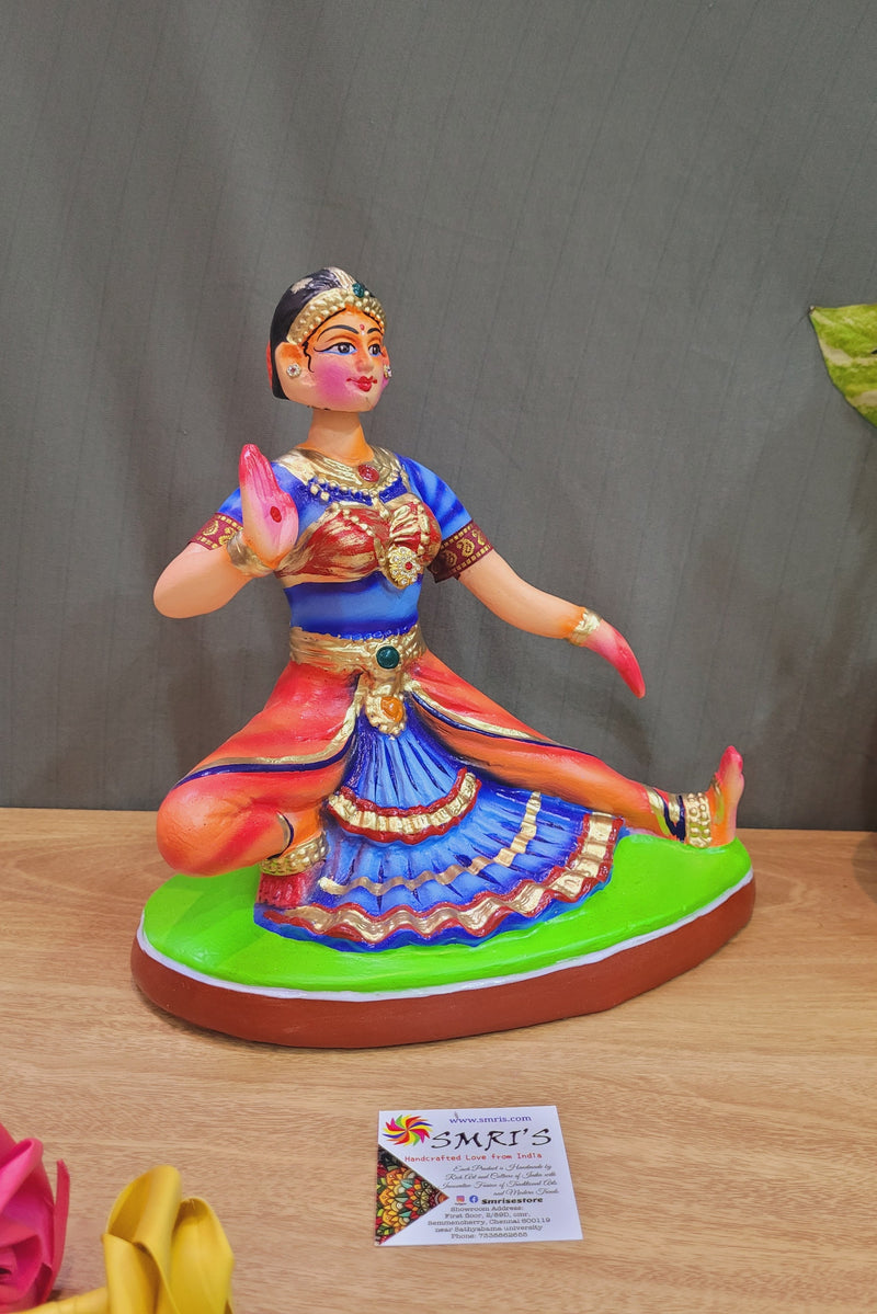 Bharathanatiyam doll dancing head Sitting ( Red, Blue ) Paper Mache Handmade Thanjavur Thalayatti Bommai Tanjore Dancing Doll (10 H * 10 L * 6 W ) Inches